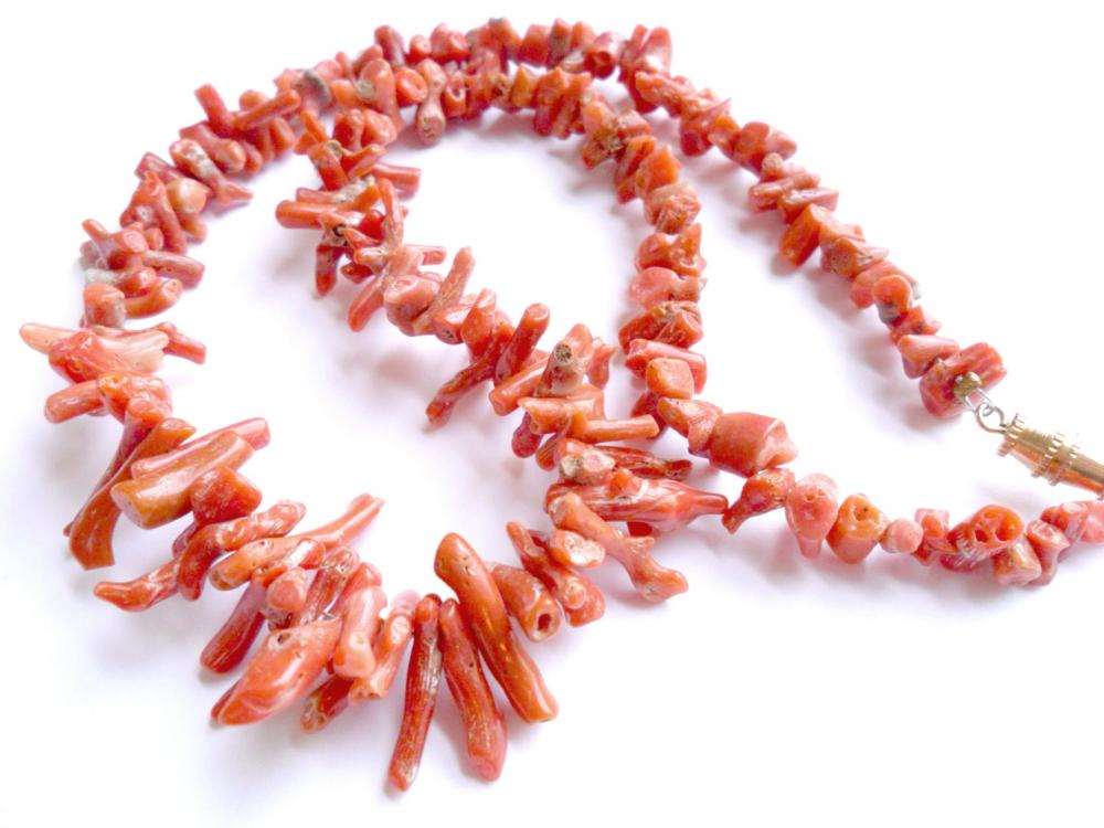 vintage coral necklace